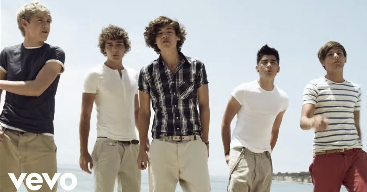 ワン ダイレクション What Makes You Beautiful Official Video One Direction What Makes You Beautiful Official Video Voicetube 動画で英語を学ぶ