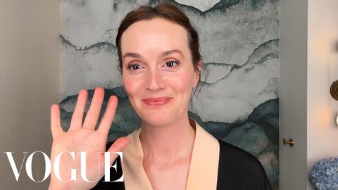 【Vogue專訪】跟著「花邊教主Blair」蕾頓米斯特一起畫日常淡妝！ (Leighton Meester’s Easy Little Makeup Look | Beauty Secrets | Vogue)