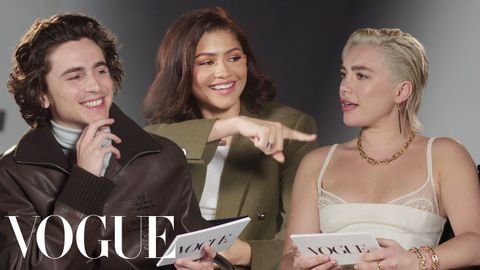 Zendaya、Florence Pugh 和 Timothée Chalamet 回答急速提問 | 非主流 | Vogue (Zendaya, Florence Pugh & Timothée Chalamet Answer Rapid-Fire Questions | Off the Cuff | Vogue)