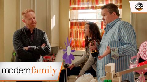 Lily's Science Fair Project - Modern Family 8x13