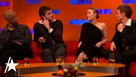 シアーシャ・ローナン、護身術のジョークへの反響で男性スターを絶句させる (Saoirse Ronan Leaves Male Stars SPEECHLESS With Viral Response To Self-Defense Joke)