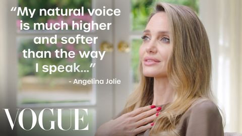 安吉麗娜-朱莉談及真聲、歌劇和扮演瑪麗亞-卡拉斯 | Vogue (Angelina Jolie Opens About Her Real Voice, Opera & Playing Maria Callas | Vogue)