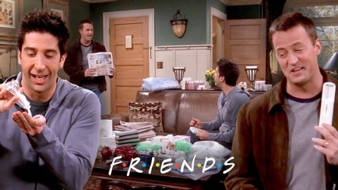 錢德勒和羅斯大肆採購酒店設施 | Friends (Chandler & Ross Load Up on Hotel Amenities | Friends)