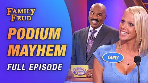 "分散他的注意力！"講臺上的混亂掀翻了史蒂夫-哈維！ (“Distract him!” Podium mayhem FLOORS Steve Harvey!)