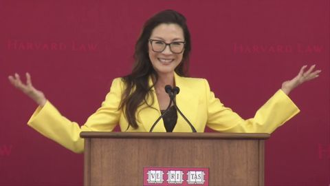 ミシェル・ヨー、ハーバード大学ロースクール2023年度クラスでスピーチ (Michelle Yeoh addresses the Harvard Law School Class of 2023)