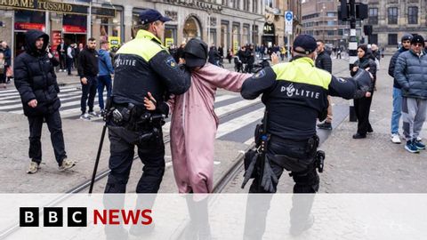 イスラエルのサッカーファンがアムステルダムで襲撃されたと当局が発表｜BBCニュース (Israeli football fans attacked in Amsterdam, officials say | BBC News)