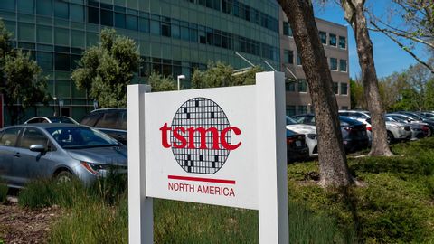 TSMCのアリゾナ工場と米国チップの野望 (TSMC's Arizona Plant and US Chip Ambitions)