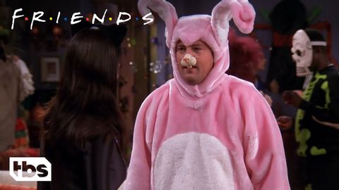 モニカのハロウィーン・パーティー（クリップ）｜フレンズ｜TBS (Monica's Halloween Party (Clip) | Friends | TBS)