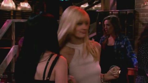 2 Broke Girls - そして、のれんのストローク clip5 (2 Broke Girls – And Strokes of Goodwill clip5)