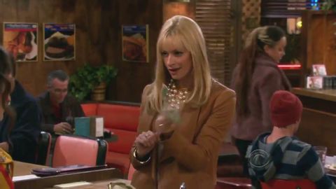 2 Broke Girls – And the Break up Scene clip1