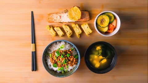 想要像日本人一樣長壽嗎？你可以從「日式早餐」開始做起！ (Why You Should Eat Breakfast Like They Do In Japan)