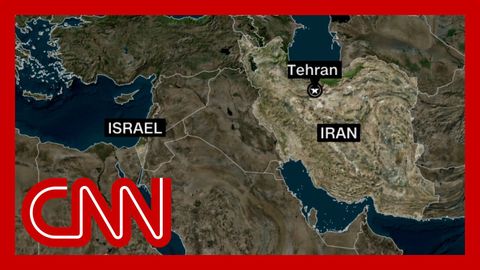 テヘランで複数の爆発音が聞こえたとイラン国営メディアが伝えた。 (Several explosions heard in Tehran, say Iranian state media)